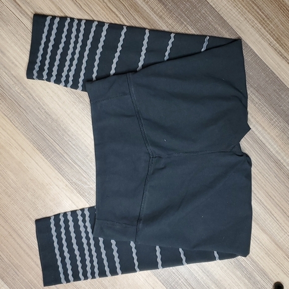 Nike leggings tighs capri burnout striped gray black womens mid rise size small - Picture 8 of 9